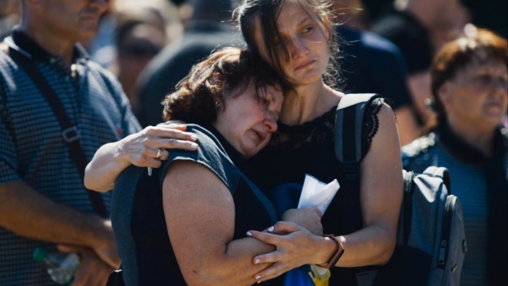 Vitaly Mansky retrata sua cidade natal, Lviv, sob fogo russo