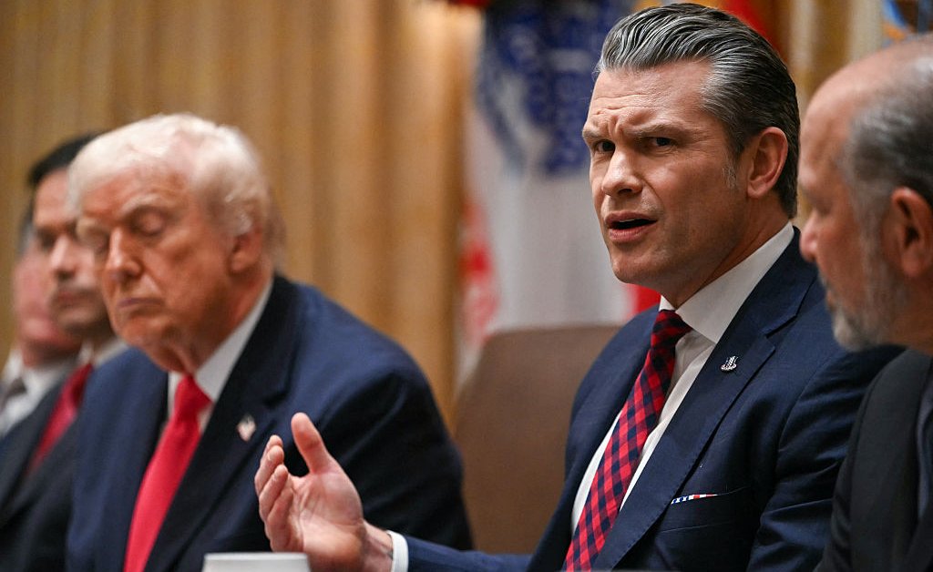 A história inconstante de Hegseth sobre o ataque mortal no Caribe