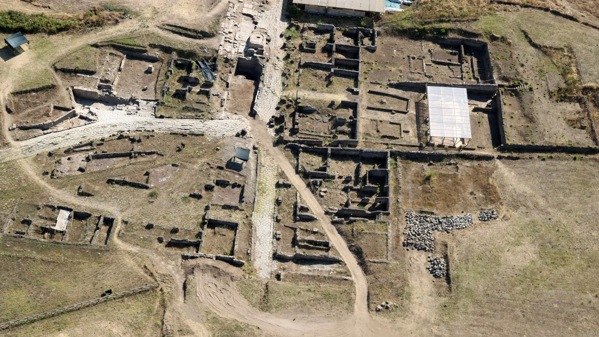 Bacia romana monumental escondida há 2.000 anos, descoberta perto de Roma