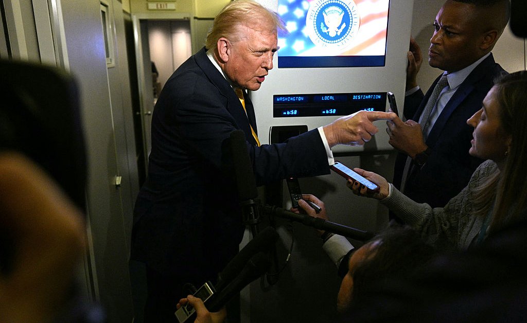 Casa Branca lança site e linha de dicas sobre 'criminosos da mídia'