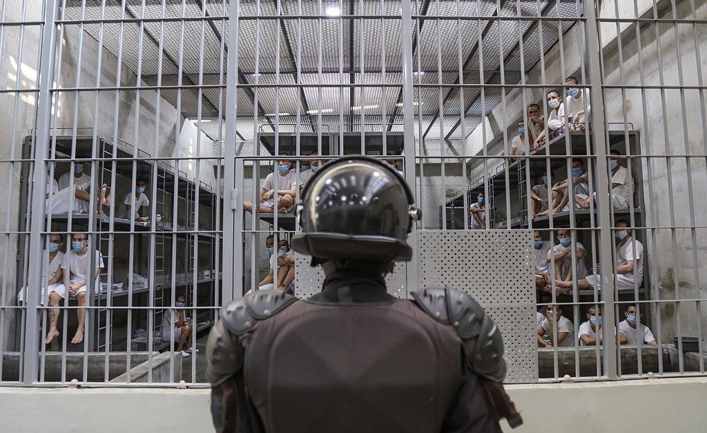 Como o Sul Global foi apanhado no oleoduto prisional do Ocidente