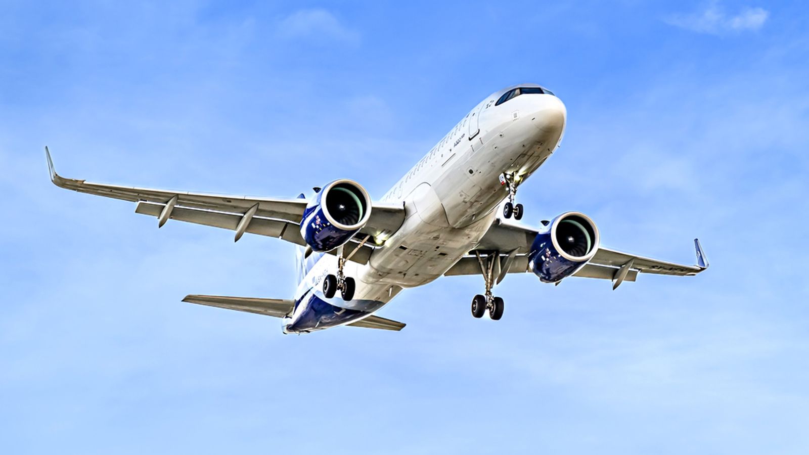 Frotas da Airbus retornam ao serviço após software do A320 ser corrigido mais rápido do que o esperado | Notícias do mundo