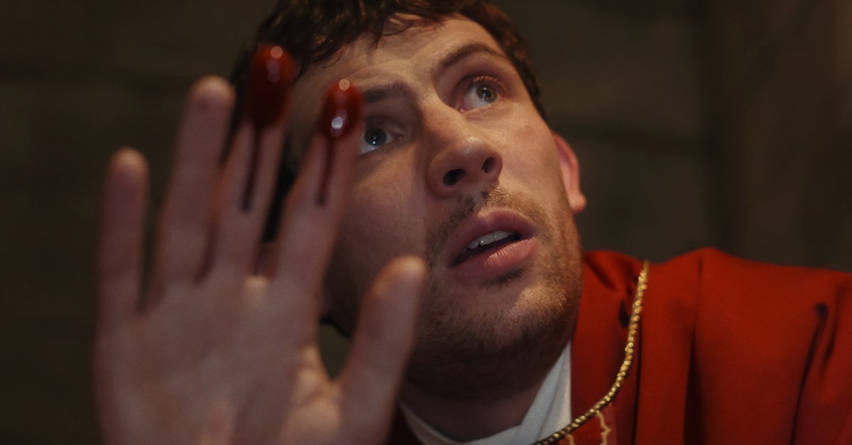 Josh O'Connor rouba os holofotes em 'Wake Up Dead Man'