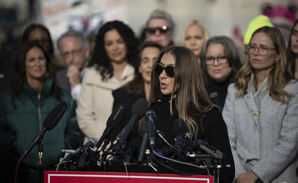 Lançamento incompleto de arquivos de Epstein atrai críticas