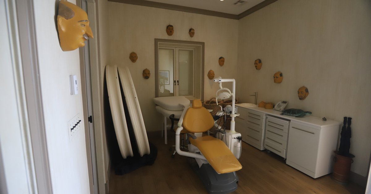 Novas imagens revelam o interior da ilha particular de Epstein