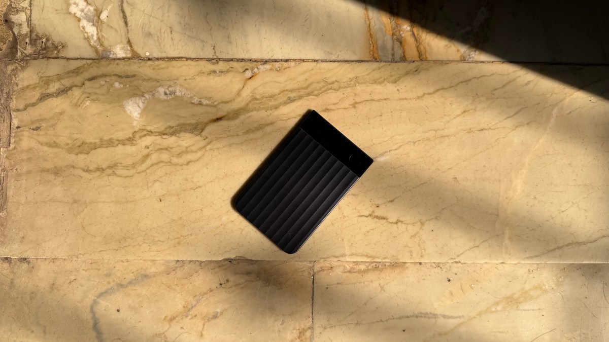 Plaud Note Pro é um excelente gravador com IA que carrego para todo lugar