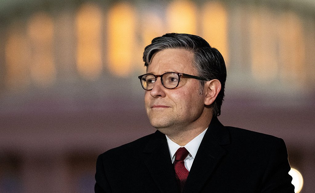 Por que Mike Johnson está infeliz e Nancy Mace está furiosa