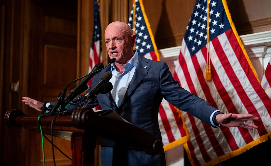 Revelações de greve de barco estimulam raiva bipartidária em Hegseth