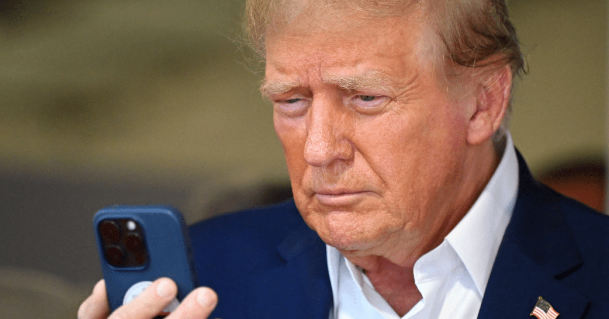 Trump posta mais de 160 vezes em Blitz noturna. Esse nem é o recorde dele