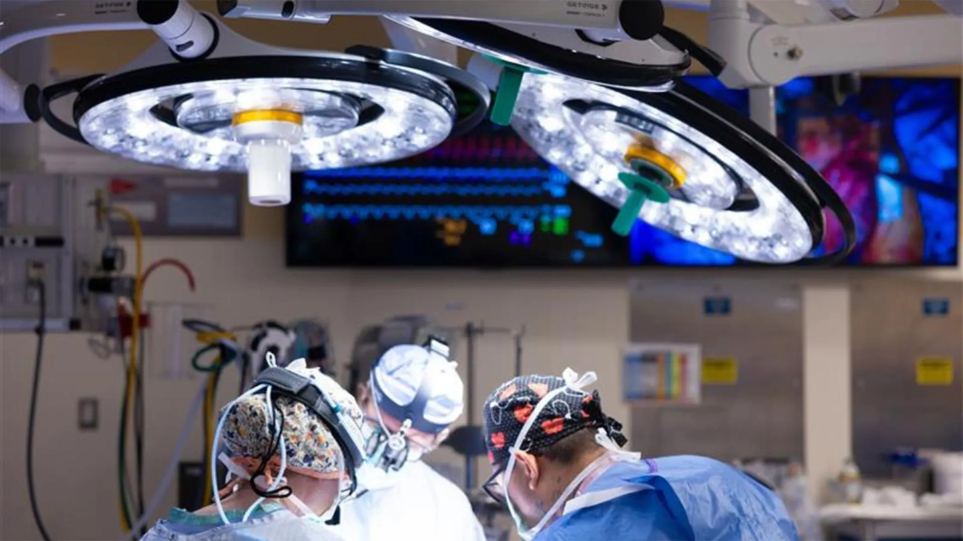 Uma criança de 11 anos precisava de dois novos órgãos e os médicos fizeram história