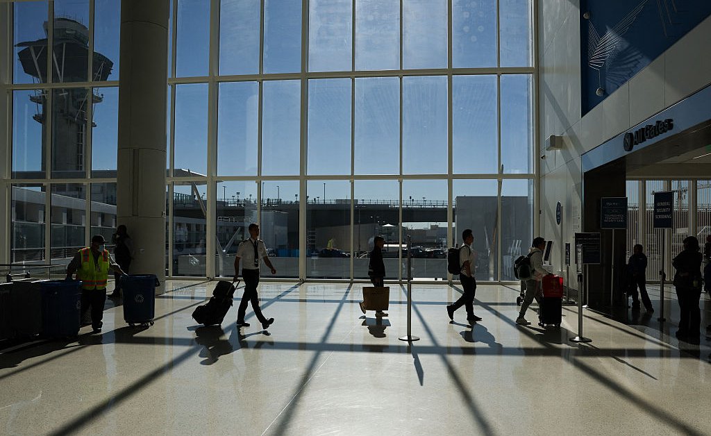 Viajantes sem identidade real em breve enfrentarão uma taxa: o que saber