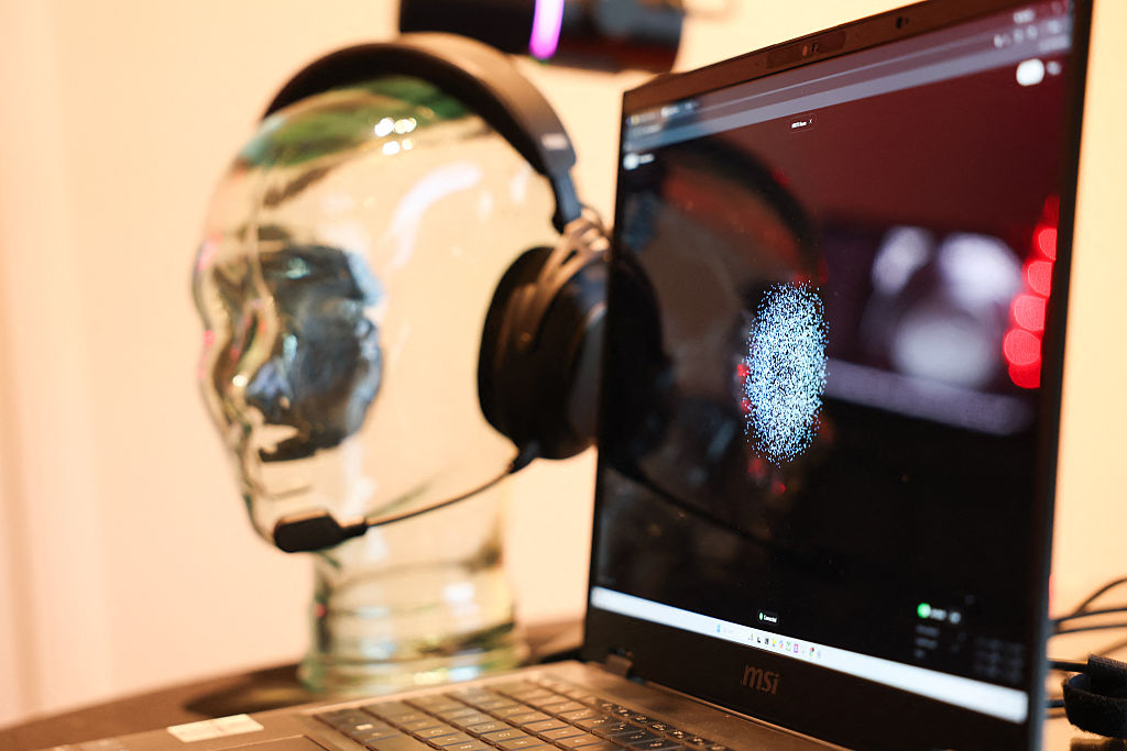 OpenAI investe na startup de interface cérebro-computador de Sam Altman, Merge Labs