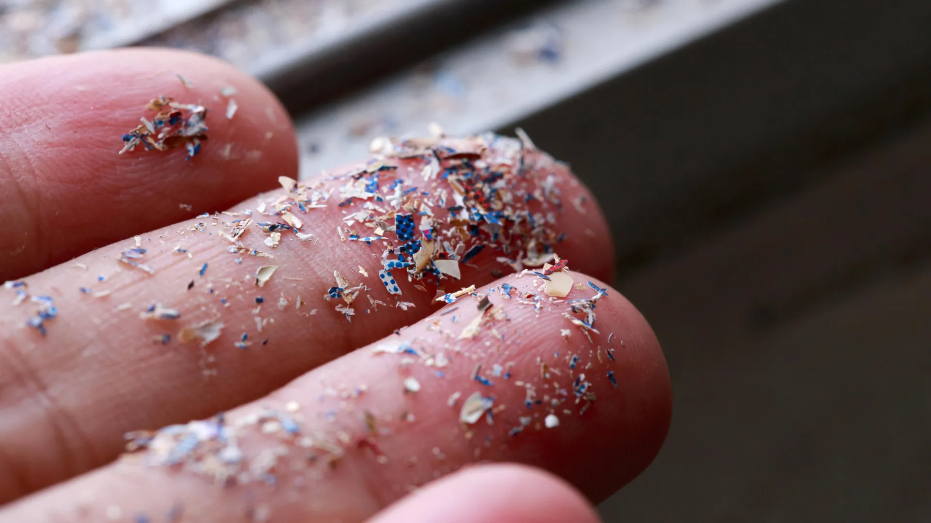 Uma quantidade chocante de plástico está flutuando no ar da cidade