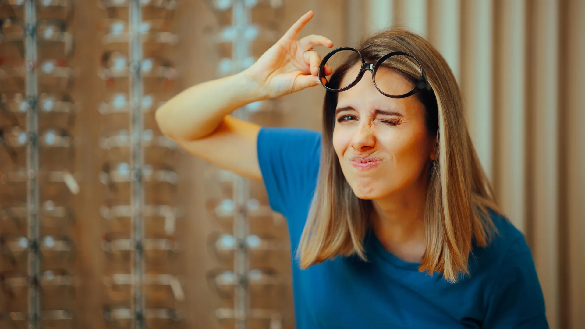 A explosão da miopia pode ser alimentada pela pouca luz interna, não apenas pelas telas