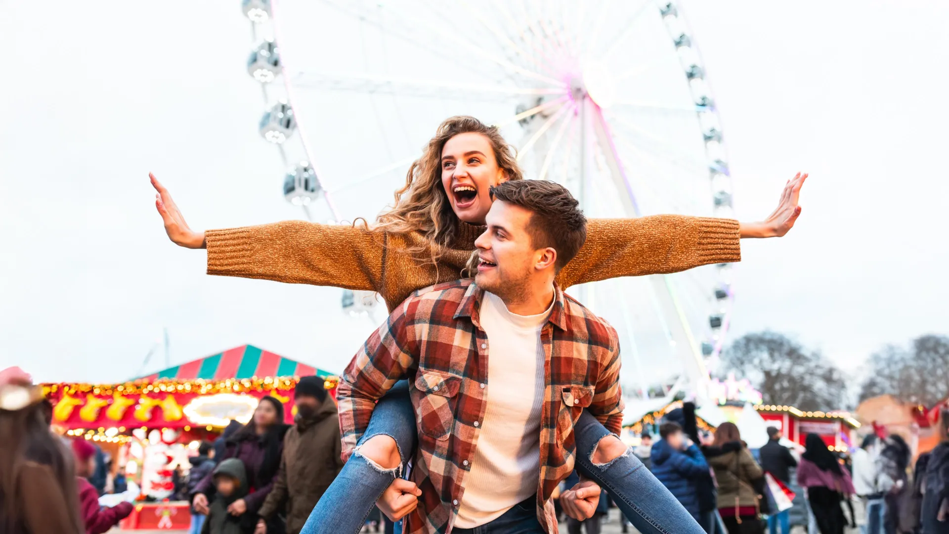Casais que saboreiam momentos felizes juntos têm relacionamentos mais fortes e duradouros