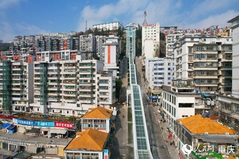 Cidade chinesa constrói o maior sistema de escadas rolantes externas do mundo