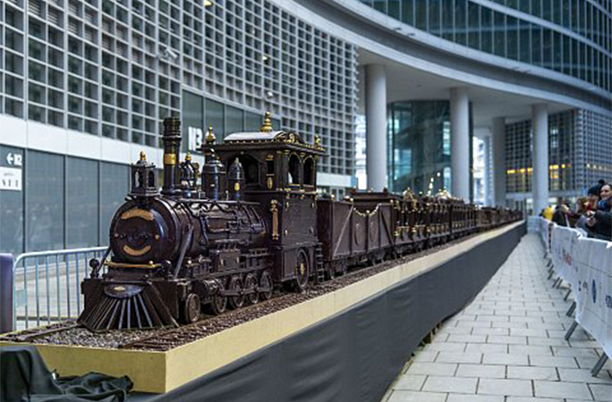 Este trem a vapor de 55 metros é a escultura de chocolate mais longa do mundo