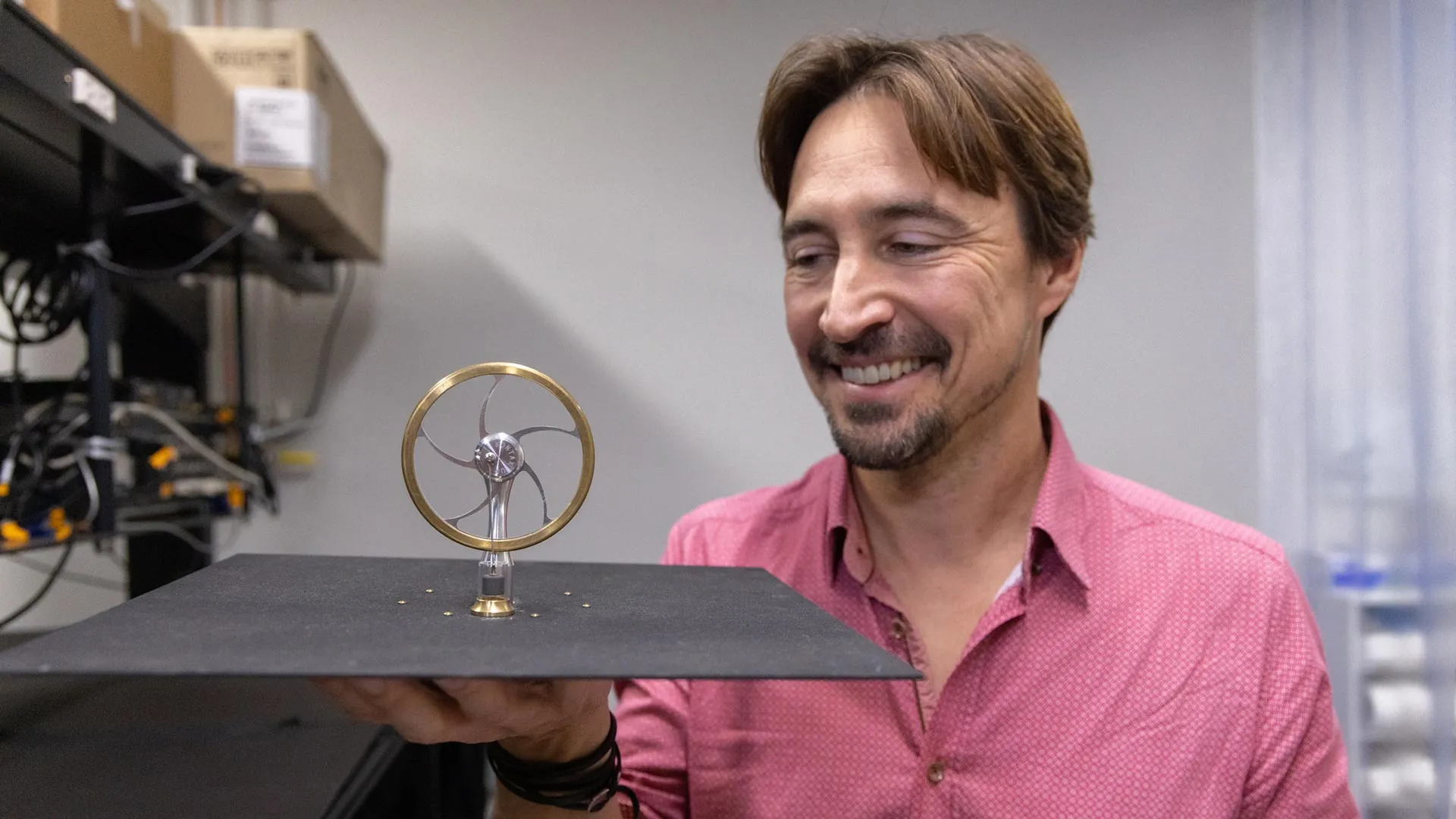 Novo motor usa o frio congelante do espaço para gerar energia à noite