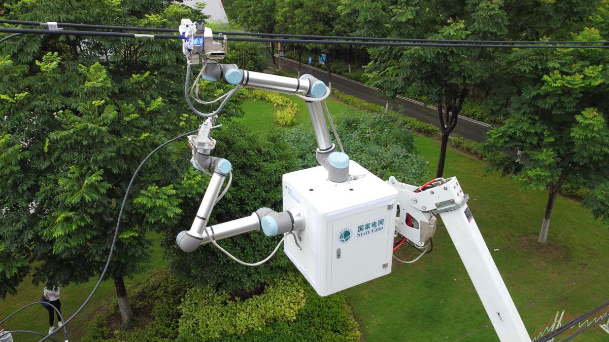 Pela primeira vez no mundo, um robô chinês realizou reparos com sucesso em uma linha de energia de 10 kV